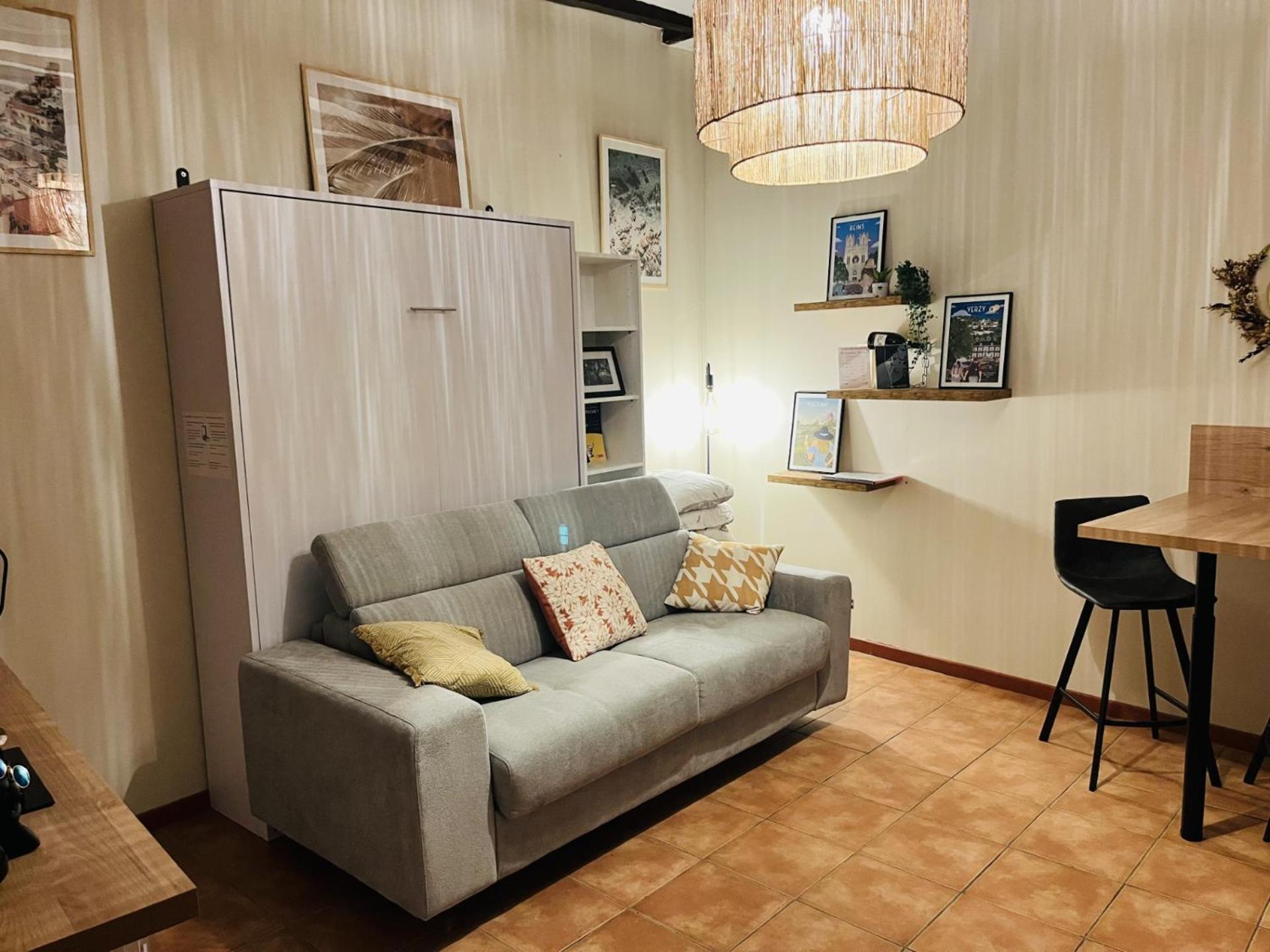 Logement, Plein Centre Du Village De Verzy Luaran gambar